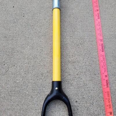 Lot 238: Yellow D Handle Garden Spade  Shovel
