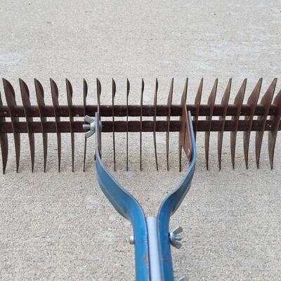 Lot 241: Lawn Garden Thatch Rake
