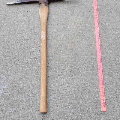Lot 242: Double Point Garden Tool