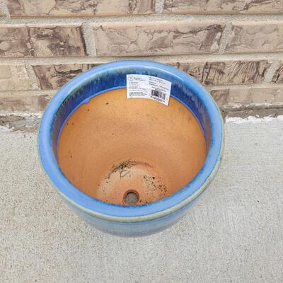 Lot 258: Garden Treasures Flower Blue Glaze Pot