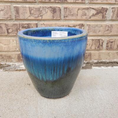 Lot 258: Garden Treasures Flower Blue Glaze Pot