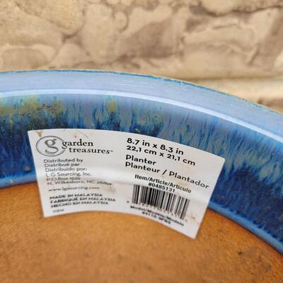 Lot 258: Garden Treasures Flower Blue Glaze Pot