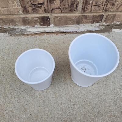 Lot 260: White Flower Pots