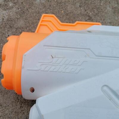 Lot 264: Super Soaker Flood Fire Nerf Water Toy