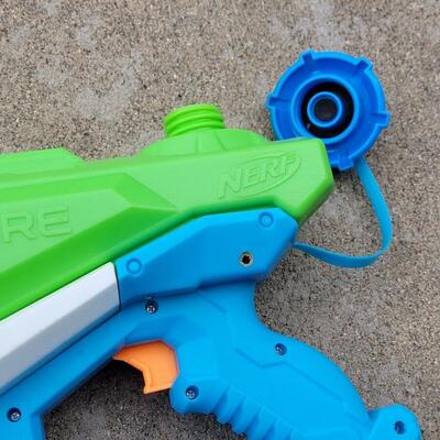 Lot 264: Super Soaker Flood Fire Nerf Water Toy