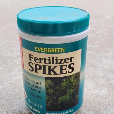 Lot 267: Evergreen Fertilizer Spikes