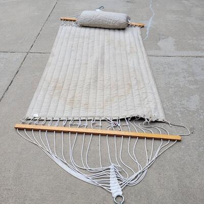 Lot 278: Hammock (has discolorations on both sides)