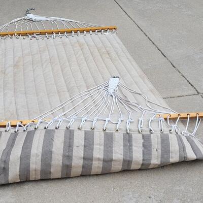 Lot 278: Hammock (has discolorations on both sides)