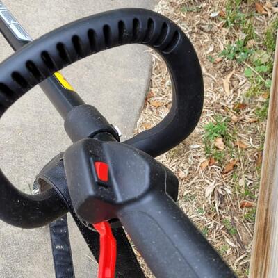 Lot 280: Craftsman Weed Eater 