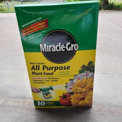 Lot 283: New Miracle-Gro 10 pack