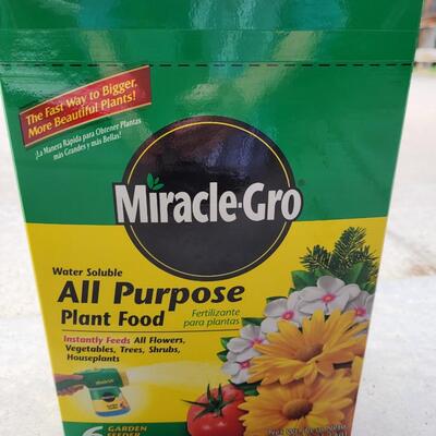 Lot 284: New Miracle-Gro 6 pack