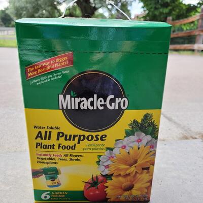 Lot 284: New Miracle-Gro 6 pack