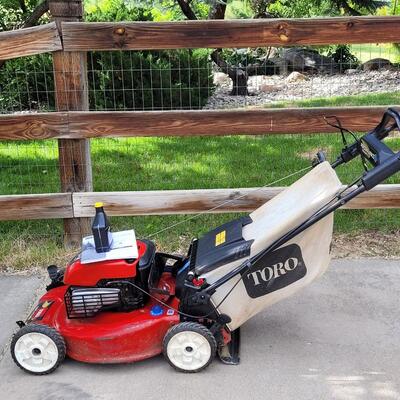 Lot 294: Toro 22" Recycler Lawn Mower with Manual. Small Engine Oil and 1 gallon Gas Can- Does not turn on and has a gas leak