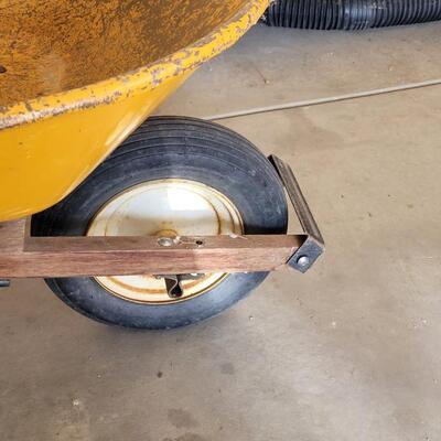 Lot 298: Wheelbarrow (untested flat tire)