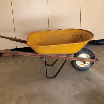 Lot 298: Wheelbarrow (untested flat tire)