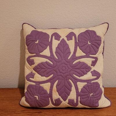 Lot 314: Purple and White Quilted Hawaiian Pillow