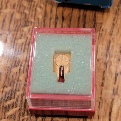 Lot 332: Vintage Vinyl Record and Accessories 