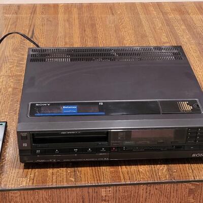 Lot 361: Sony Betamax with Remote 