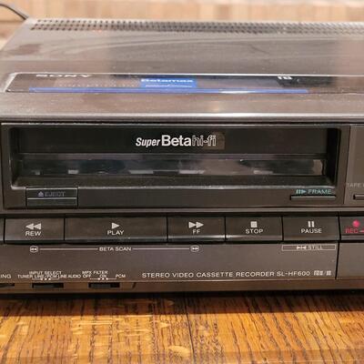 Lot 361: Sony Betamax with Remote 