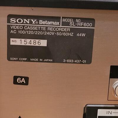 Lot 361: Sony Betamax with Remote 