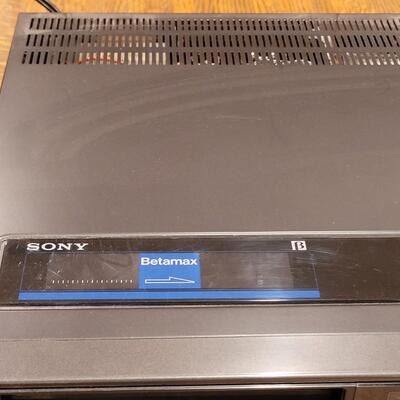 Lot 361: Sony Betamax with Remote 