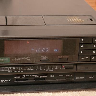 Lot 361: Sony Betamax with Remote 