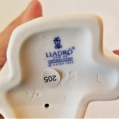 Lot #52  Lladro Figurine "Singing Nun"