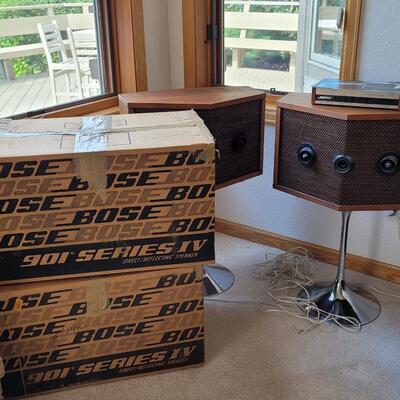 Lot 395: Mid Century Modern Bose 901 Series IV with Manual and Original Boxes