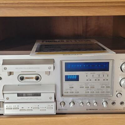 Lot 398: Pioneer CT-F1250 Cassette Player with Manual and Box