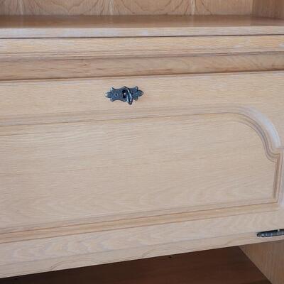 Lot 400: 2 piece Oak Locking Drop Shelf and Cabinet 