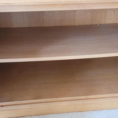 Lot 400: 2 piece Oak Locking Drop Shelf and Cabinet 