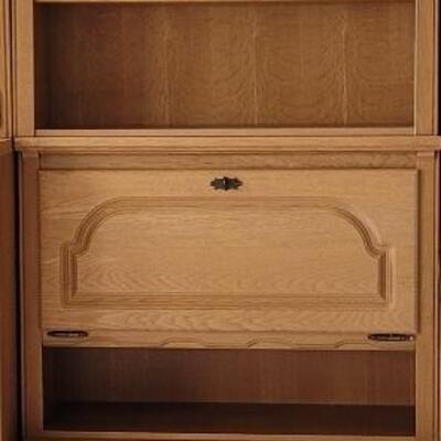 Lot 400: 2 piece Oak Locking Drop Shelf and Cabinet 