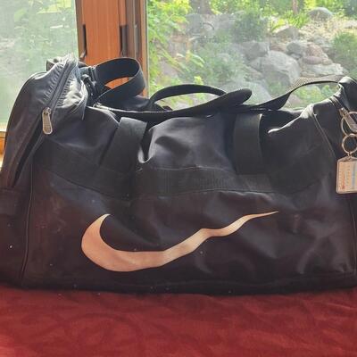 Lot 417: Nike Duffle Bag 
