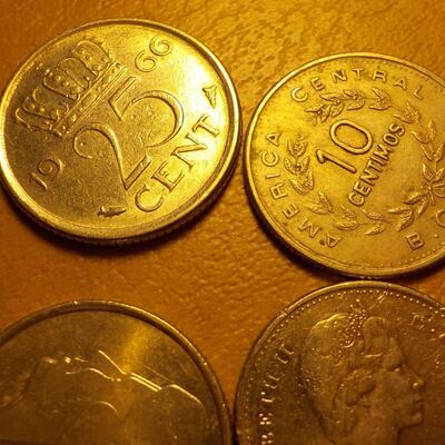 Mixed 1970 to 1980 foreign collector coins.
