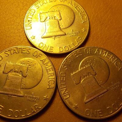 3- Bicennetial Eisenhower dollae coins.