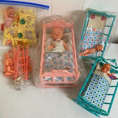 Lot of 5 Italian vintage plastic baby dolls.