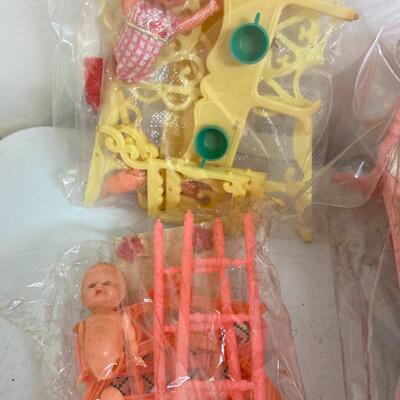 Lot of 5 Italian vintage plastic baby dolls.