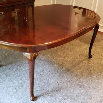 Oval Dining room table with one leaf