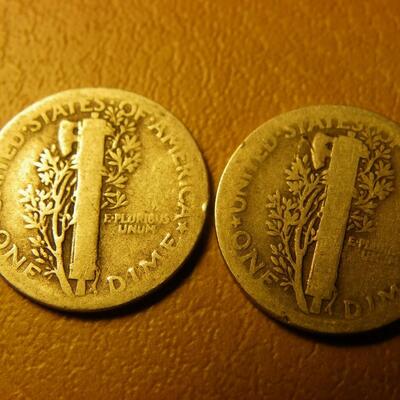 2- 1924 and 1926 Mercury silver dimes.