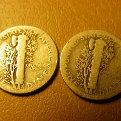 2- 1924 and 1926 Mercury silver dimes.