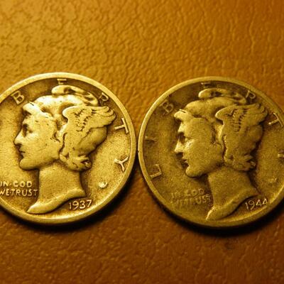 2- 1939 and 1944 Mercury silver dimes.