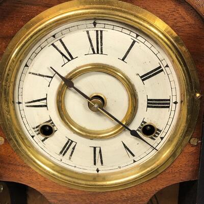 Lot 1 - Vintage Mantel Clock