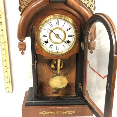 Lot 1 - Vintage Mantel Clock