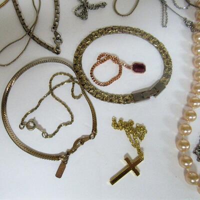Large Lot of Well Used Jewelry, Braclets, Necklaces, Unsigned