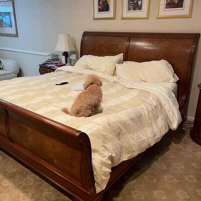 King Sleigh bed