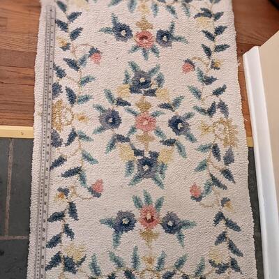 Entry or hallway rug, great shape and colors!