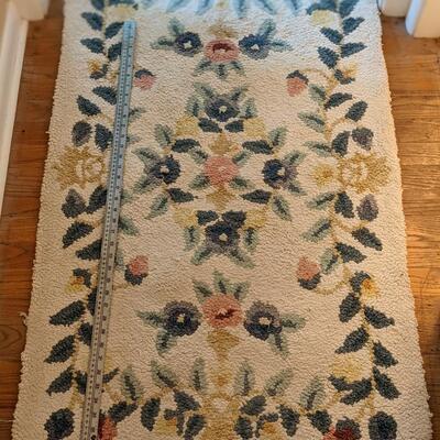 Entry or hallway rug, great shape and colors! 3