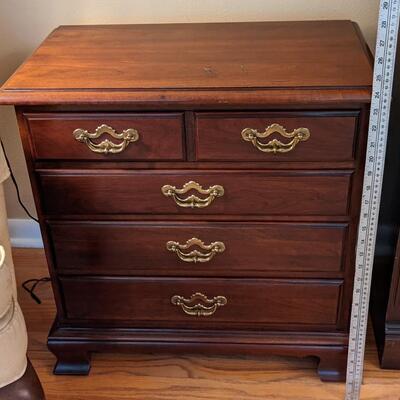 Very Nice Thomasville solid wood end table
