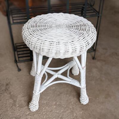 White wicker seat, great shape