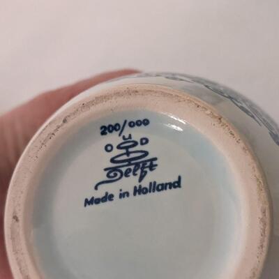 Old Dutch Delft Virginia Apothecary Jar